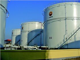 國際油價的低迷使中國的原油儲備大幅增加，如何進行原油粗放型處理是亟需解決的問題。