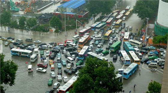 南方暴雨導致城市出現嚴重的內澇20160707