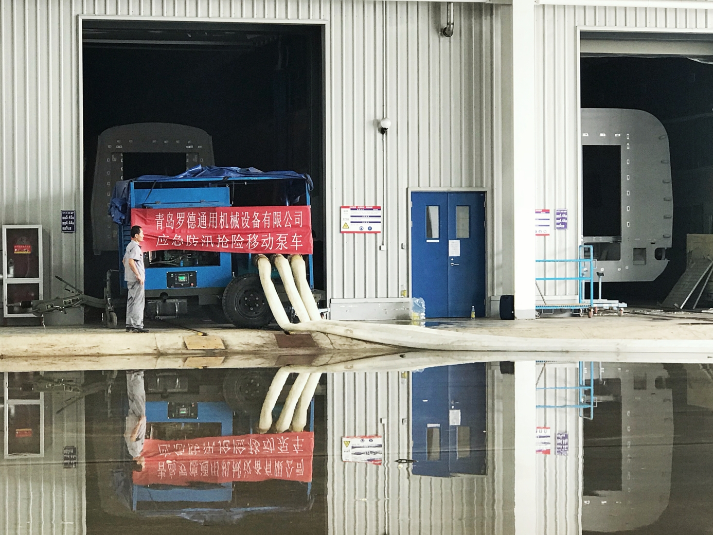 大流量轉子泵移動泵車助力龐巴迪搶排廠區積水 大流量轉子泵移動泵車助力龐巴迪搶排廠區積水